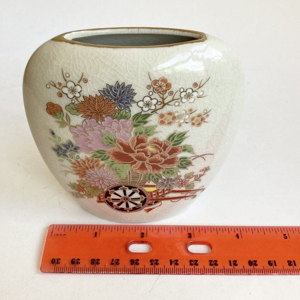Vintage Asian Japanese Vase Porcelain Flower Cart Cream Pink Small Made in Japan - Picture 9 of 16